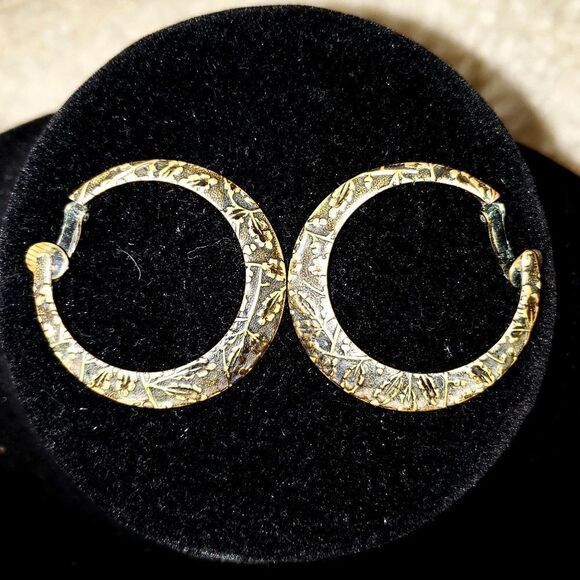 Vintage | Gold Floral Engraved Hoop Earrings - Picture 1 of 2